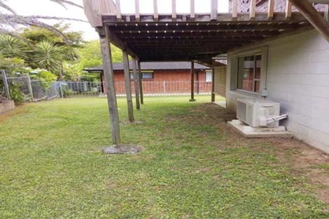 Photo of property in 1/46 John Dee Crescent, Red Beach, 0932