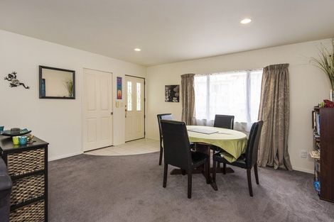 Photo of property in 17 John Jennings Drive, Oteha, Auckland, 0632