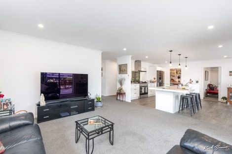 Photo of property in 33 Buddle Road, Wallaceville, Upper Hutt, 5018