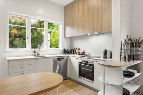 Photo of property in 33 Sentinel Road, Herne Bay, Auckland, 1011