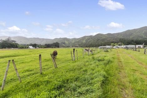 Photo of property in 104 Upper Fitzherbert Road, Wainuiomata, 5373