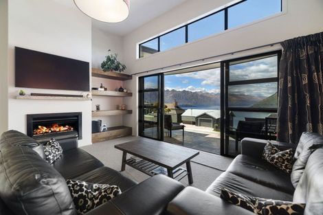 Photo of property in 70 Wynyard Crescent, Fernhill, Queenstown, 9300