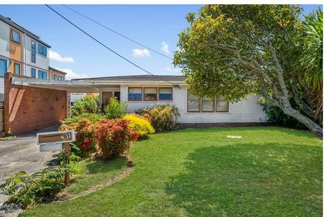 Photo of property in 32 Woodford Avenue, Henderson, Auckland, 0610