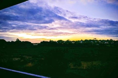 Photo of property in 2/52 Galloway Crescent, Farm Cove, Auckland, 2012