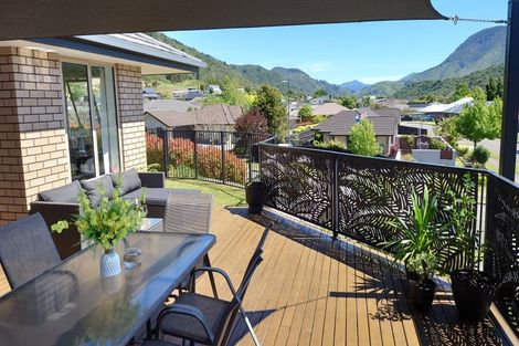 Photo of property in 2 Pukeko Place, Picton, 7220