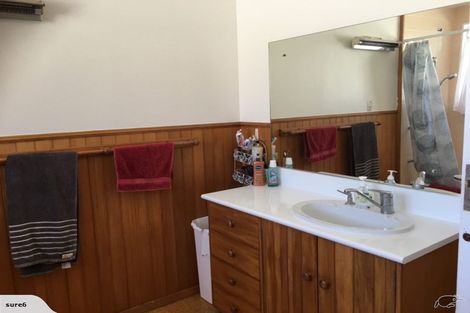 Photo of property in 122 Kings Crescent, Hutt Central, Lower Hutt, 5010