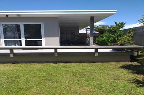 Photo of property in 2/27 Neptune Avenue, Beach Haven, Auckland, 0626