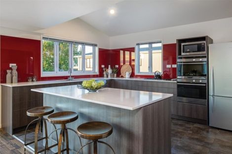 Photo of property in 16 Ridge Road, Waiake, Auckland, 0630