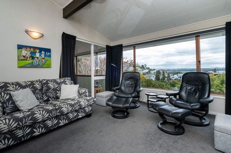 Photo of property in 8 Denholm Road, Hospital Hill, Napier, 4110