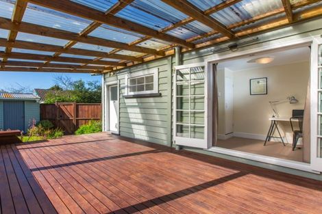 Photo of property in 33 Hutchinson Avenue, New Lynn, Auckland, 0600