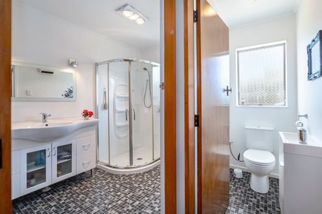 Photo of property in 5a Fairbrother Street, Carterton, 5713