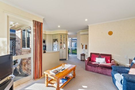 Photo of property in 34 Sovereign Isle Lane, Rototuna, Hamilton, 3210