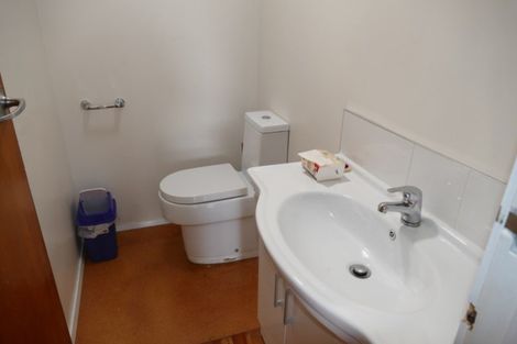 Photo of property in 23 Tobruk Crescent, Milford, Auckland, 0620