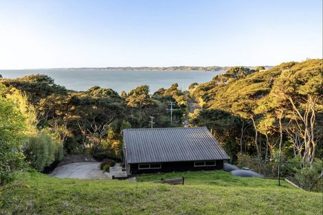 Photo of property in 33 Whaanga Road, Raglan, 3297