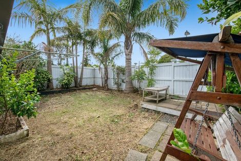 Photo of property in 1/52 Sunnynook Road, Sunnynook, Auckland, 0620