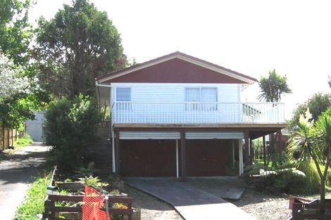 Photo of property in 11 Temuri Place, Glendene, Auckland, 0602