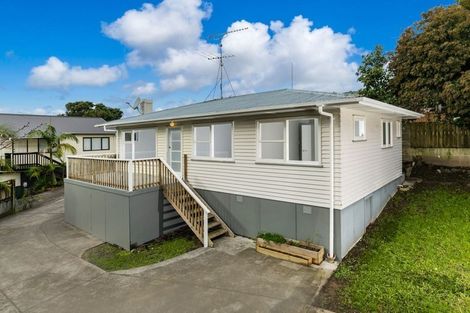 Photo of property in 1/28 Fairclough Road, Beach Haven, Auckland, 0626