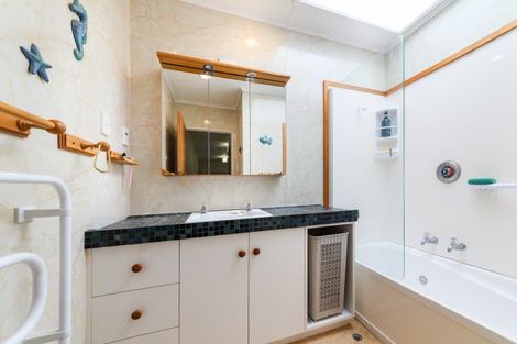 Photo of property in 16 Clifton Terrace, Fitzherbert, Palmerston North, 4410