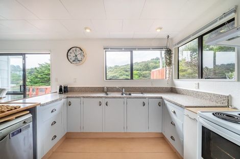 Photo of property in 20 Roys Road, Plimmerton, Porirua, 5026