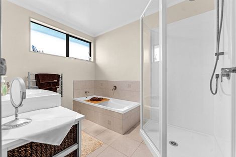 Photo of property in 4 Fairford Avenue, Henderson, Auckland, 0612