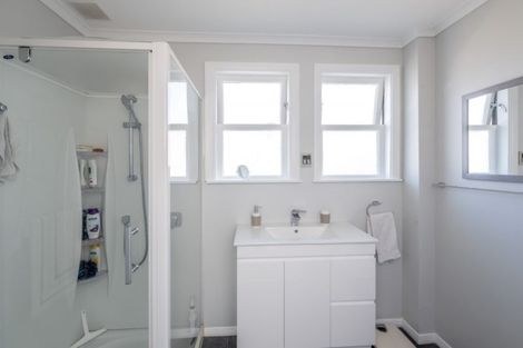 Photo of property in 12 Featherston Street, Levin, 5510