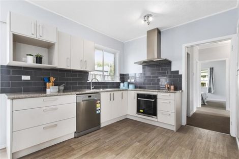 Photo of property in 56 Lynwood Road, New Lynn, Auckland, 0600