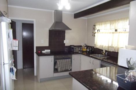 Photo of property in 79 Target Road, Totara Vale, Auckland, 0629