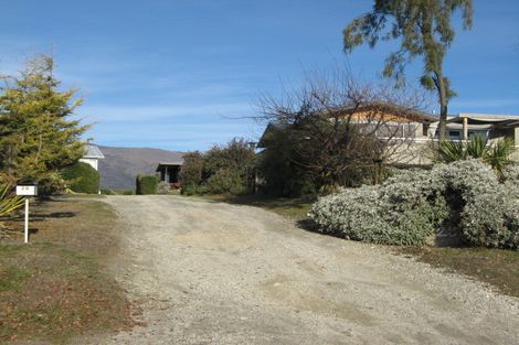 Photo of property in 29 Kennedy Crescent, Wanaka, 9305