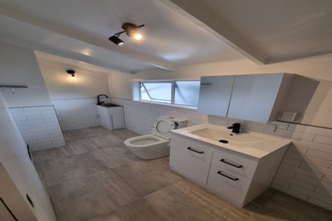 Photo of property in 2a Korau Road, Greenlane, Auckland, 1051