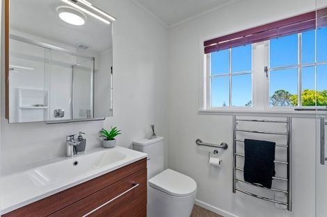 Photo of property in 41 Montgomery Avenue, Rothesay Bay, Auckland, 0630