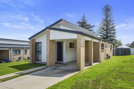 Photo of property in 16 Taupata Lane, Helensville, 0800