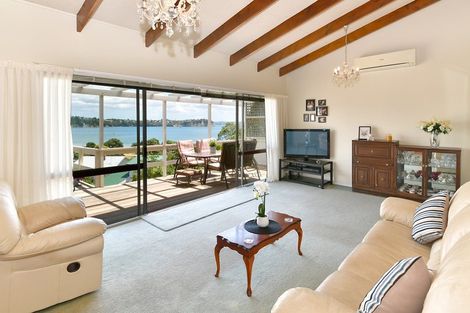 Photo of property in 20a Tindalls Bay Road, Tindalls Beach, Whangaparaoa, 0930
