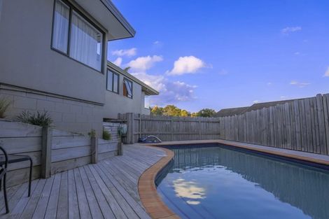 Photo of property in 6 Nottingham Place, Northcross, Auckland, 0630