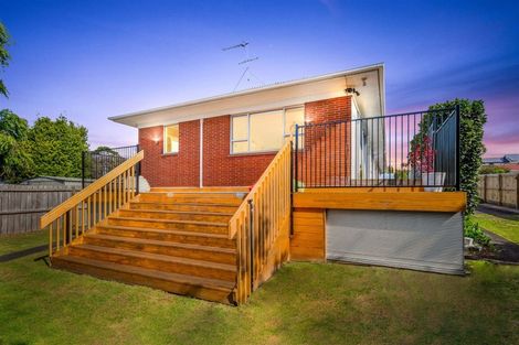 Photo of property in 2/4 Evelyn Place, Hillcrest, Auckland, 0627