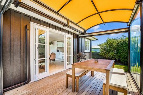 Photo of property in 1b Titoki Street, Te Atatu Peninsula, Auckland, 0610