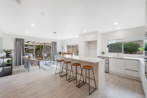 Photo of property in 66 Golfland Drive, Golflands, Auckland, 2013