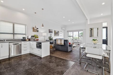 Photo of property in 43 Wood Street, Takaro, Palmerston North, 4410