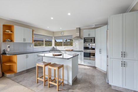 Photo of property in 2 Lowndes Place, Taradale, Napier, 4112