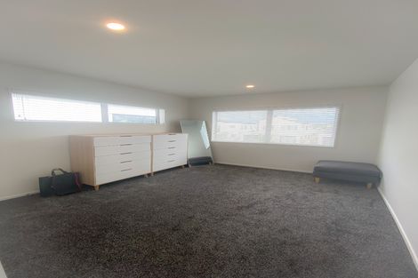 Photo of property in 102 Bellbird Street, Papakura, 2110