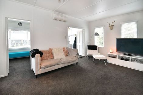 Photo of property in 19 Vipond Road, Stanmore Bay, Whangaparaoa, 0932