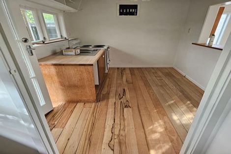 Photo of property in 2/2 Earl Road, Titirangi, Auckland, 0604