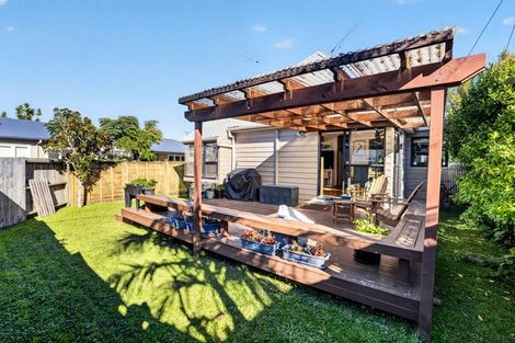 Photo of property in 2/164 Nile Road, Milford, Auckland, 0620