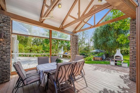 Photo of property in 252 Boord Crescent, Kumeu, 0891