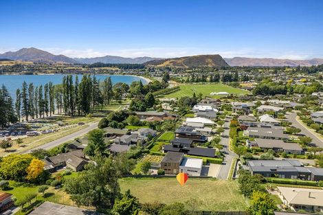 Photo of property in 1 Jessies Crescent, Wanaka, 9305