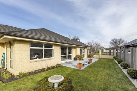 Photo of property in 42 Oakwood Drive, Rangiora, 7400