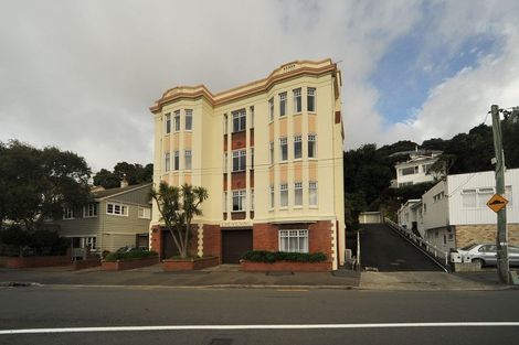 Photo of property in Chevening Flats, 90 Salamanca Road, Kelburn, Wellington, 6012