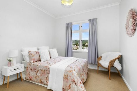 Photo of property in 33 Tawa Terrace, Tawa, Wellington, 5028