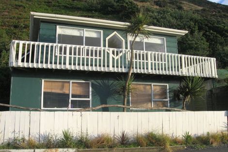 Photo of property in 120 Owhiro Bay Parade, Owhiro Bay, Wellington, 6023