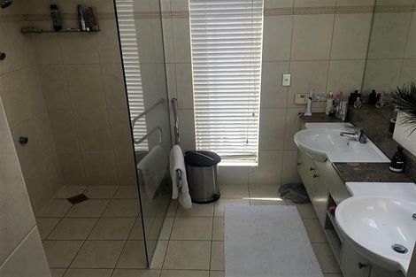 Photo of property in 49a Renoir Street, West Harbour, Auckland, 0618