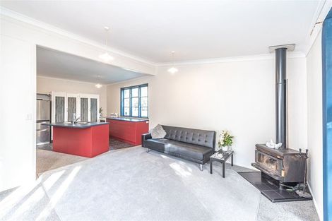 Photo of property in 2a Weraroa Road, Waverley, 4510